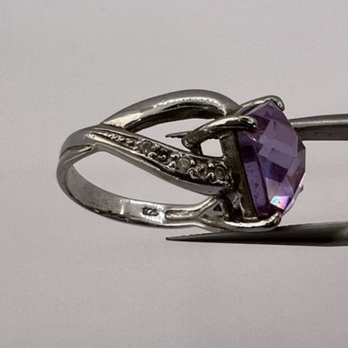 925 Sterling Silver Purple CZ Ring Size 6.5