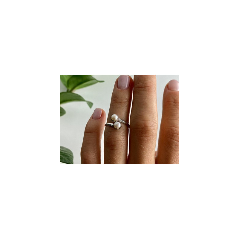 925 Sterling Silver Pearls Ring Size 5