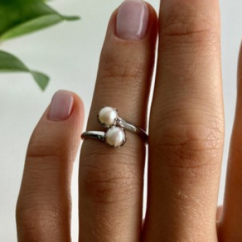 925 Sterling Silver Pearls Ring Size 5
