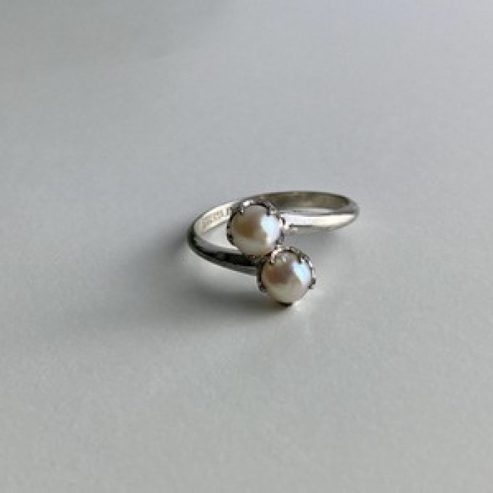 925 Sterling Silver Pearls Ring Size 5