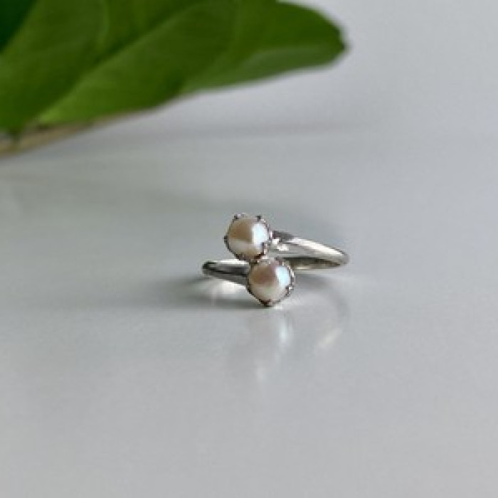 925 Sterling Silver Pearls Ring Size 5