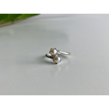 925 Sterling Silver Pearls Ring Size 5