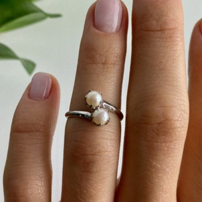 925 Sterling Silver Pearls Ring Size 5