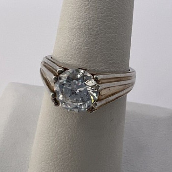 925 Sterling Silver & CZ Ring Size 6.5