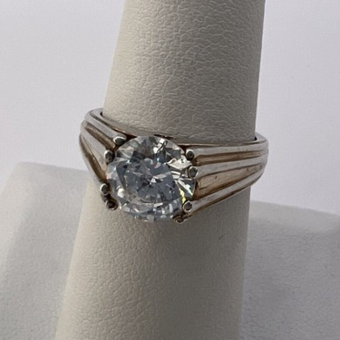925 Sterling Silver & CZ Ring Size 6.5