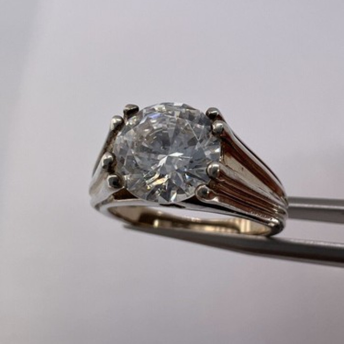 925 Sterling Silver & CZ Ring Size 6.5
