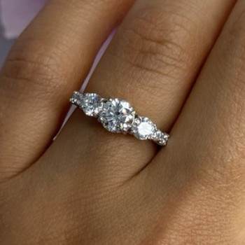 Shiny 925 Sterling Silver CZ Ring Size 7