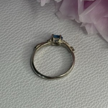 925 Sterling Silver Topaz Ring Size 8.5