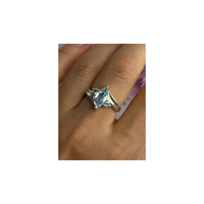 925 Sterling Silver Topaz Ring Size 7.5