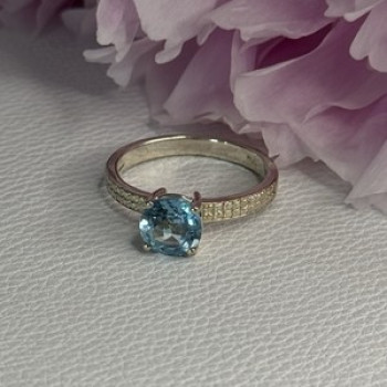 Beautiful 925 Sterling Silver Topaz Ring Size 10