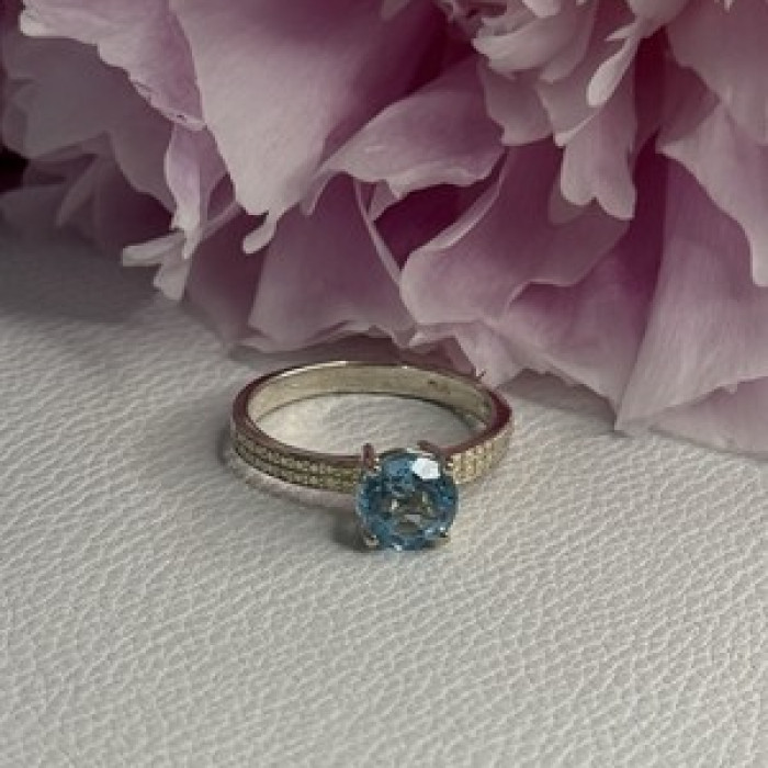 Beautiful 925 Sterling Silver Topaz Ring Size 10