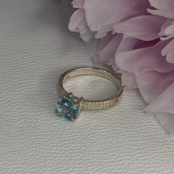 Beautiful 925 Sterling Silver Topaz Ring Size 10