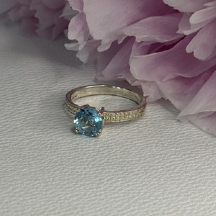 Beautiful 925 Sterling Silver Topaz Ring Size 10