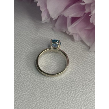 Beautiful 925 Sterling Silver Topaz Ring Size 10