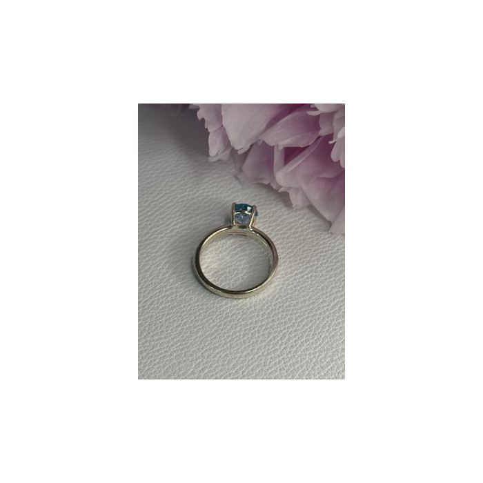 Beautiful 925 Sterling Silver Topaz Ring Size 10