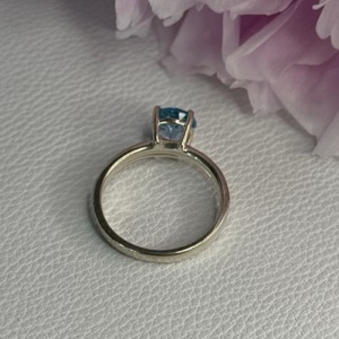 Beautiful 925 Sterling Silver Topaz Ring Size 10