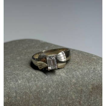 925 Sterling Silver Beryl Bow Ring Size 6