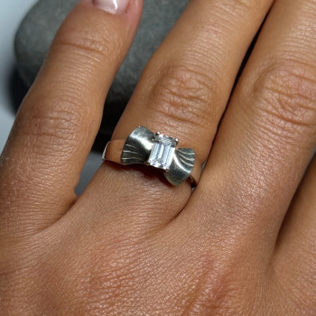 925 Sterling Silver Beryl Bow Ring Size 6