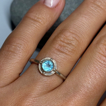 925 Sterling Silver Blue Topaz Ring Size 7.5