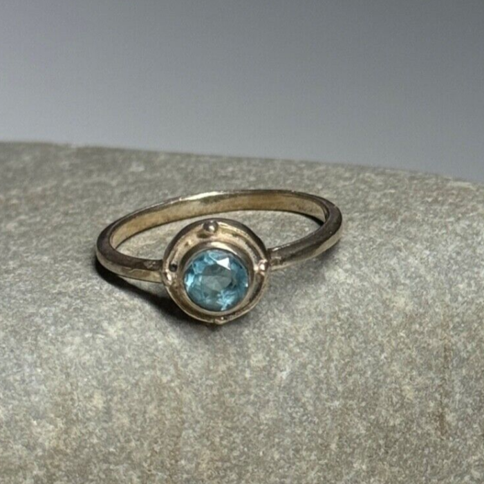 925 Sterling Silver Blue Topaz Ring Size 7.5