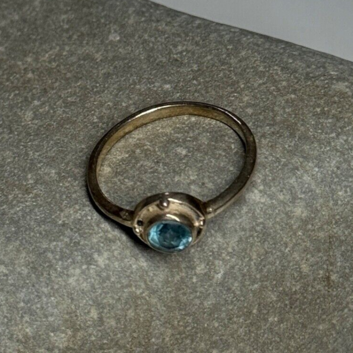 925 Sterling Silver Blue Topaz Ring Size 7.5