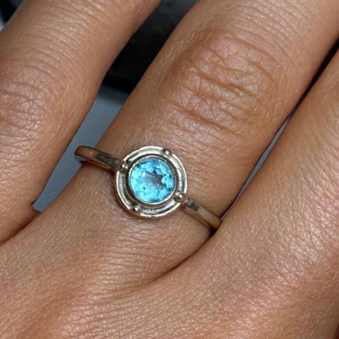 925 Sterling Silver Blue Topaz Ring Size 7.5