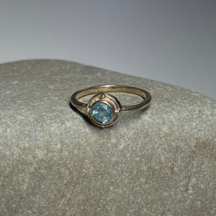 925 Sterling Silver Blue Topaz Ring Size 7.5