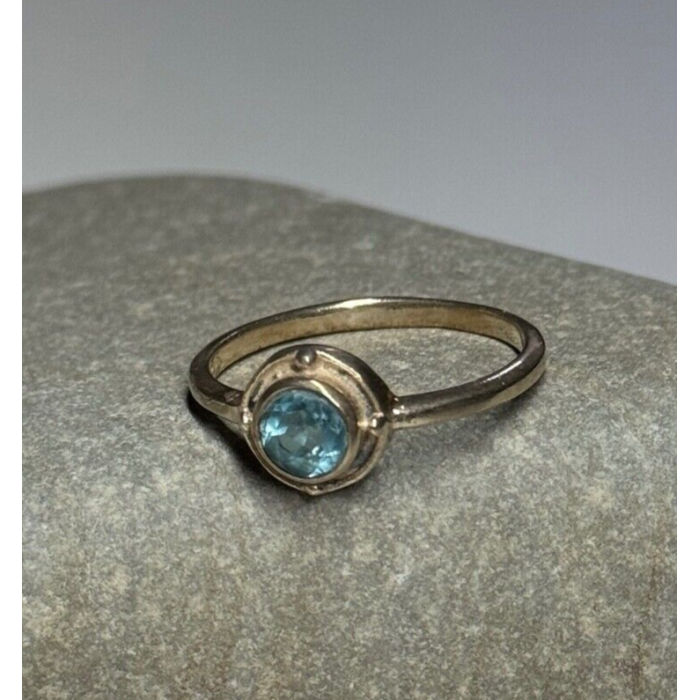 925 Sterling Silver Blue Topaz Ring Size 7.5