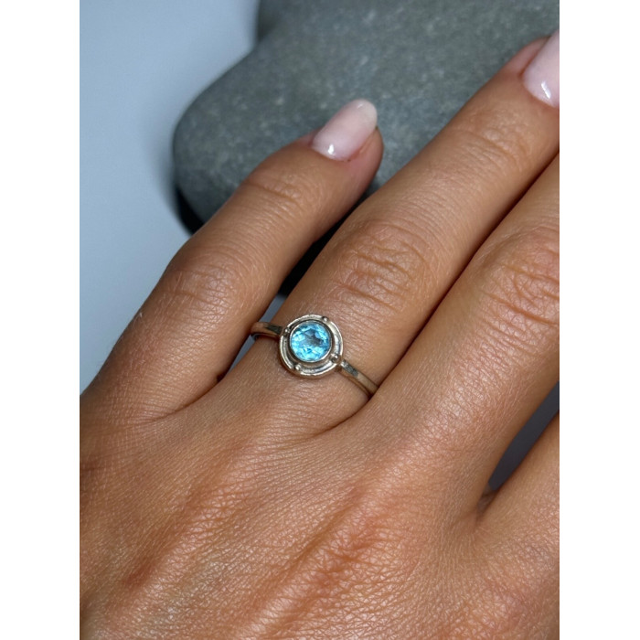 925 Sterling Silver Blue Topaz Ring Size 7.5