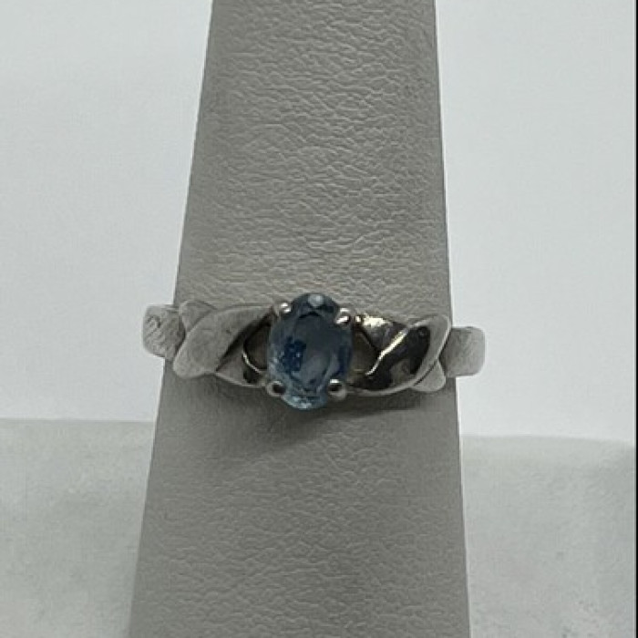 925 Sterling Silver & Topaz Ring Size 8