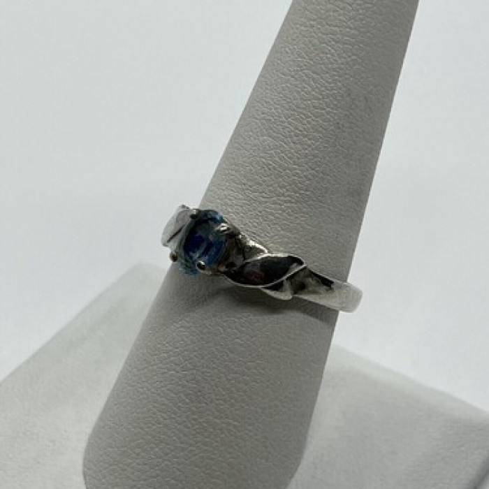 925 Sterling Silver & Topaz Ring Size 8