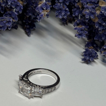 925 Sterling Silver Ring Size 5.5
