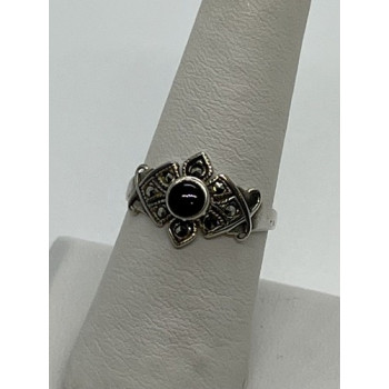 925 Sterling Silver Onyx & Marcasite Ring Size 7