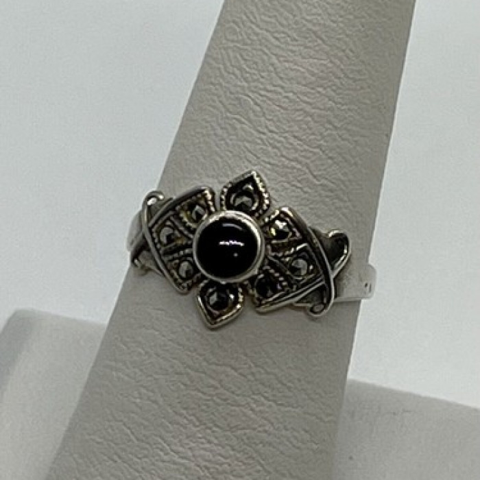 925 Sterling Silver Onyx & Marcasite Ring Size 7