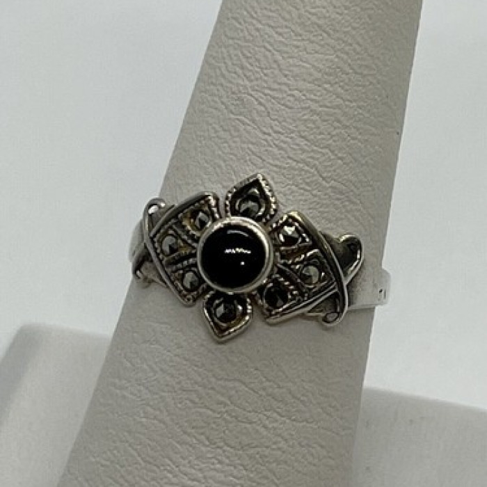 925 Sterling Silver Onyx & Marcasite Ring Size 7