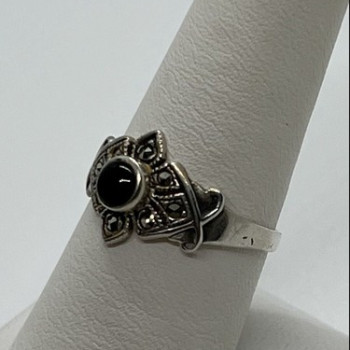 925 Sterling Silver Onyx & Marcasite Ring Size 7