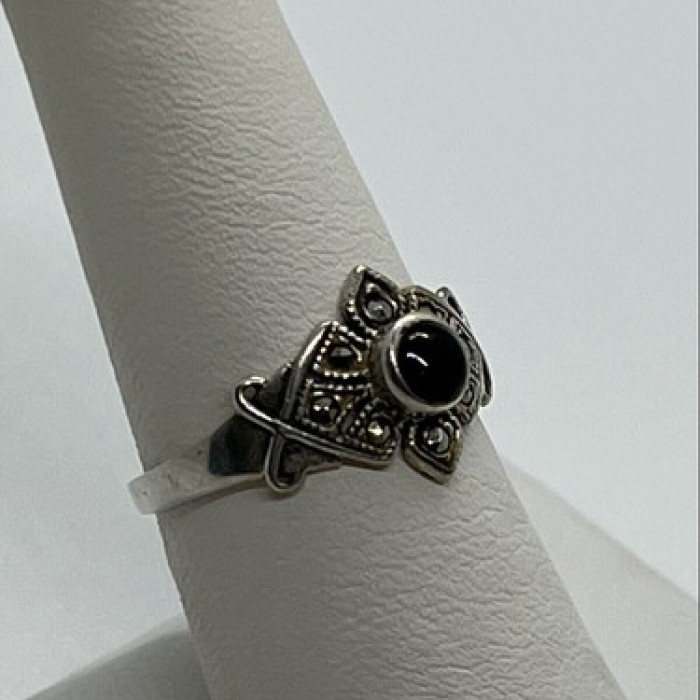 925 Sterling Silver Onyx & Marcasite Ring Size 7