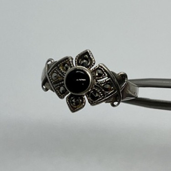 925 Sterling Silver Onyx & Marcasite Ring Size 7