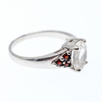 925 Sterling Silver Goshenite & Garnet Ring Size 8