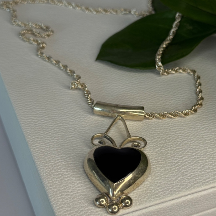 925 Sterling Silver Onyx Heart Necklace Length 24 Inch