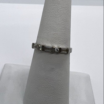 925 Sterling Silver & CZ Ring Size 6.5
