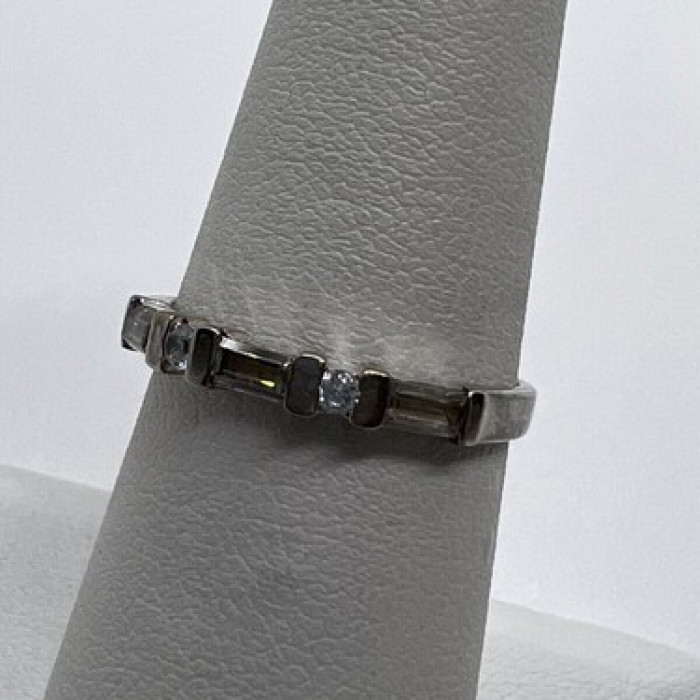 925 Sterling Silver & CZ Ring Size 6.5