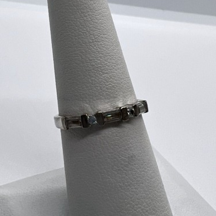 925 Sterling Silver & CZ Ring Size 6.5