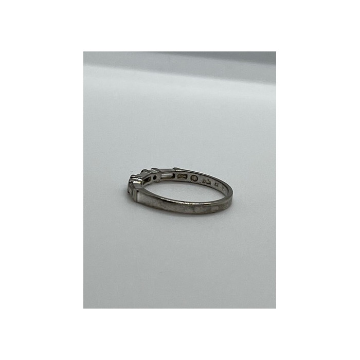 925 Sterling Silver & CZ Ring Size 6.5