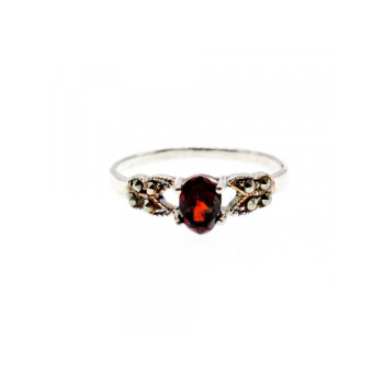 925 Sterling Silver Garnet & Marcasites Ring Size 7