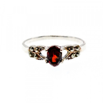 925 Sterling Silver Garnet & Marcasites Ring Size 7