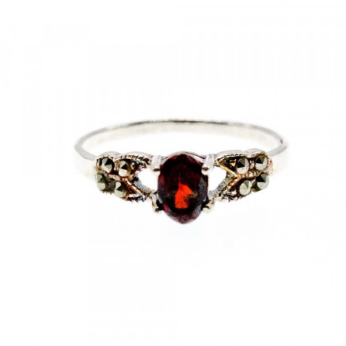 925 Sterling Silver Garnet & Marcasites Ring Size 7