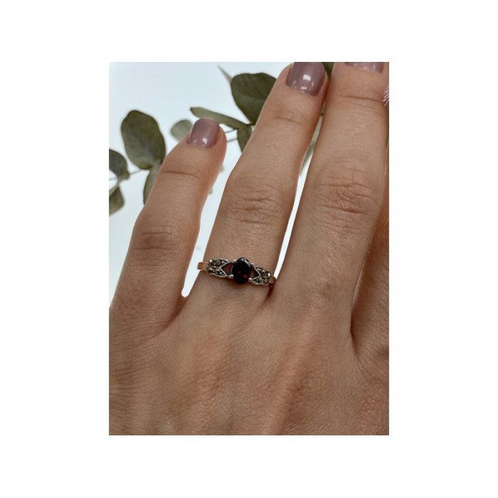 925 Sterling Silver Garnet & Marcasites Ring Size 7