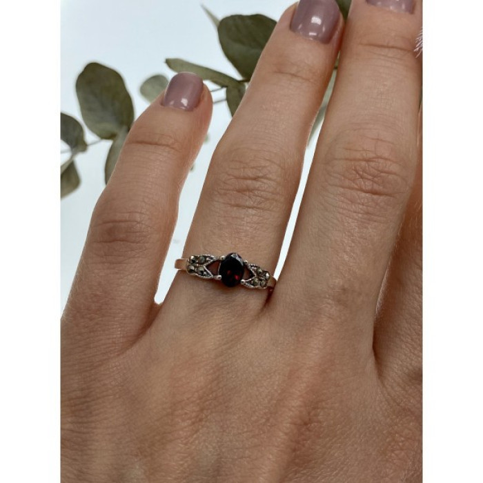 925 Sterling Silver Garnet & Marcasites Ring Size 7