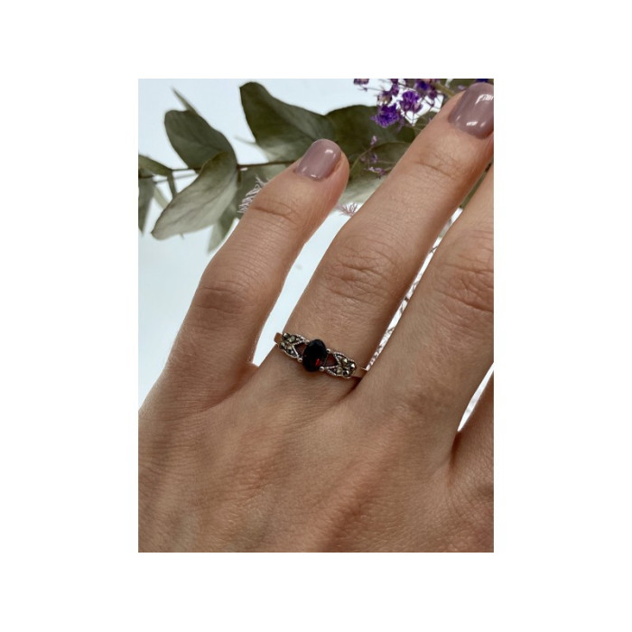 925 Sterling Silver Garnet & Marcasites Ring Size 7